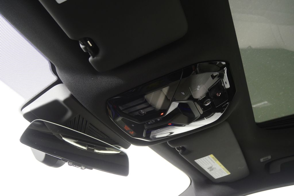 Thumbnail: 2025 BMW 5 Series - 20