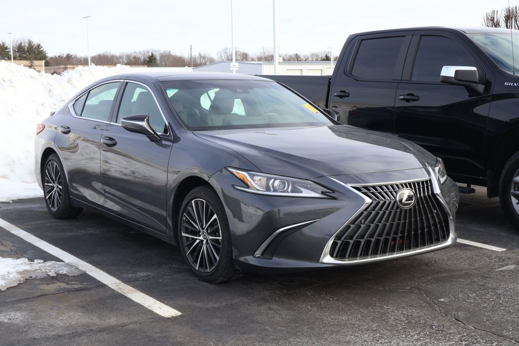 Thumbnail: 2022 Lexus ES - 3