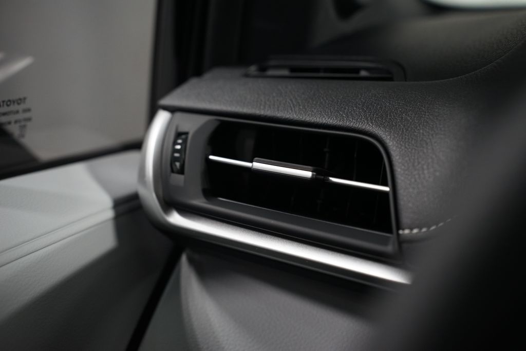 Thumbnail: 2025 Toyota Sienna - 25