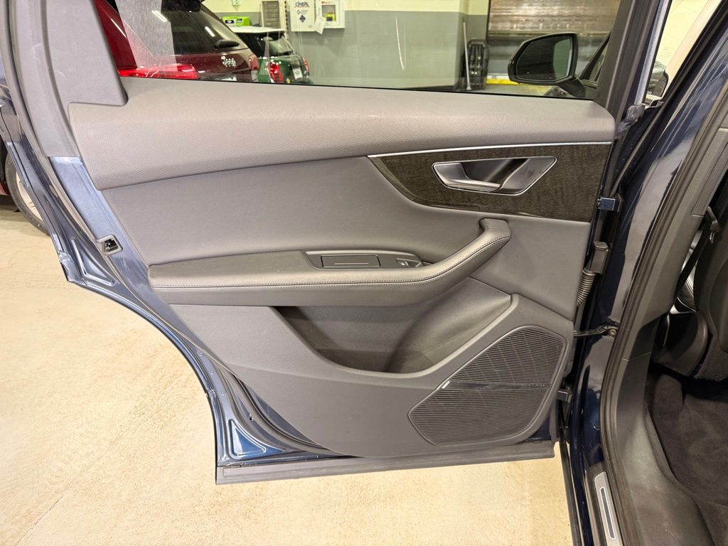 Thumbnail: 2023 Audi Q7 - 20