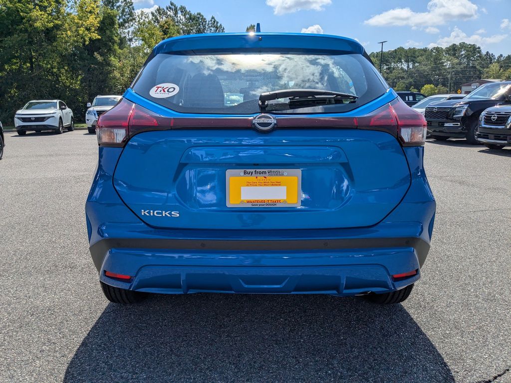 New 2025 Nissan Kicks Play SUV