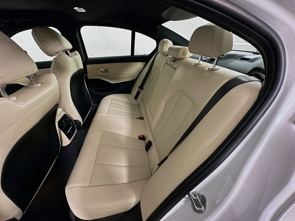 2024 BMW 3 Series 330i 25