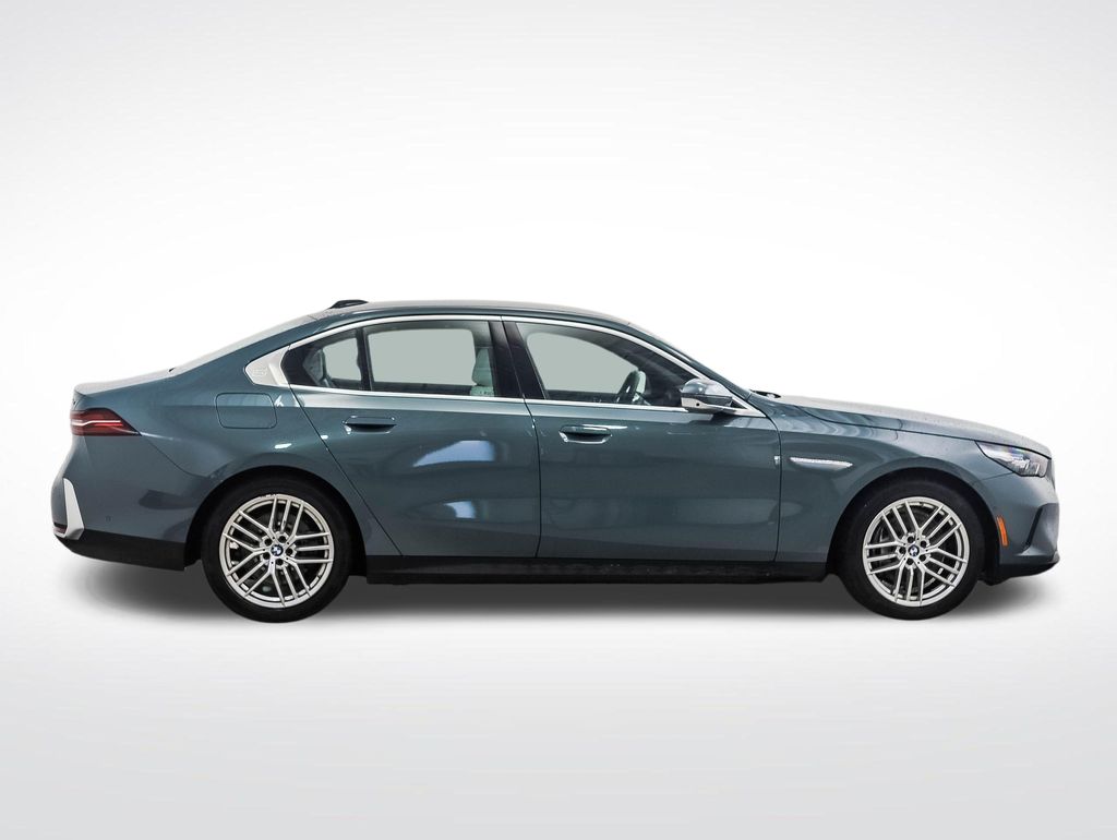 Thumbnail: 2024 BMW 5 Series - 6