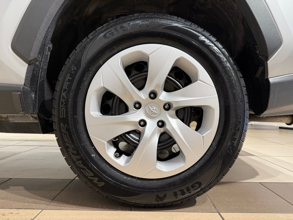 Thumbnail: 2024 Toyota RAV4 - 9