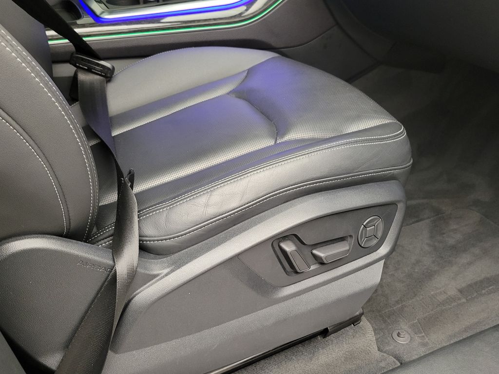 Thumbnail: 2019 Audi Q8 - 13