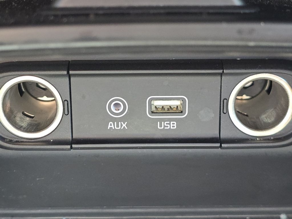 Used 2020 Silver Kia L image 6
