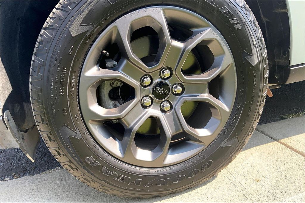 Used 2024 Green Ford XLT image 3