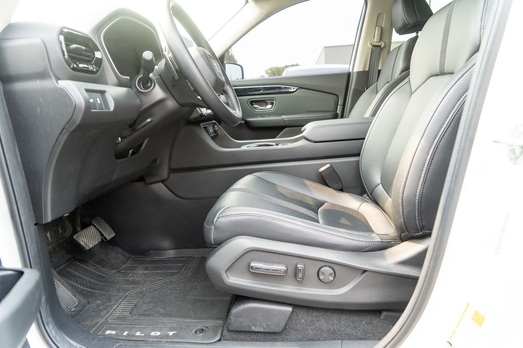 2024 Platinum White Pearl Honda Pilot Touring AWD SUV