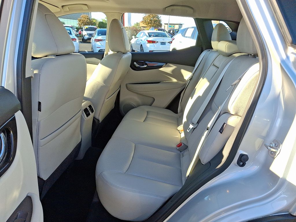 Thumbnail: 2021 Nissan Rogue Sport - 10