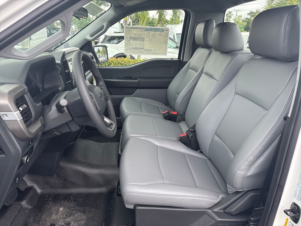 2025 Ford F-150 XL photo 14