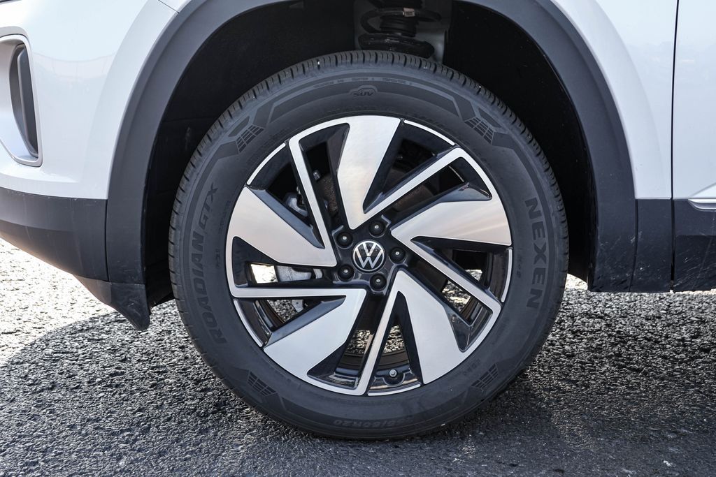 2024 Volkswagen Atlas 2.0T SEL 13