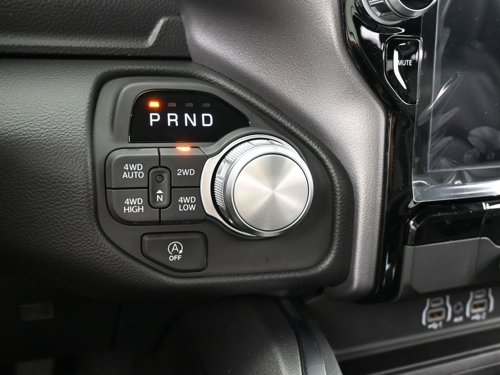 New 2026 Diamond Black Crystal Pearlcoat Ram Laramie image 29