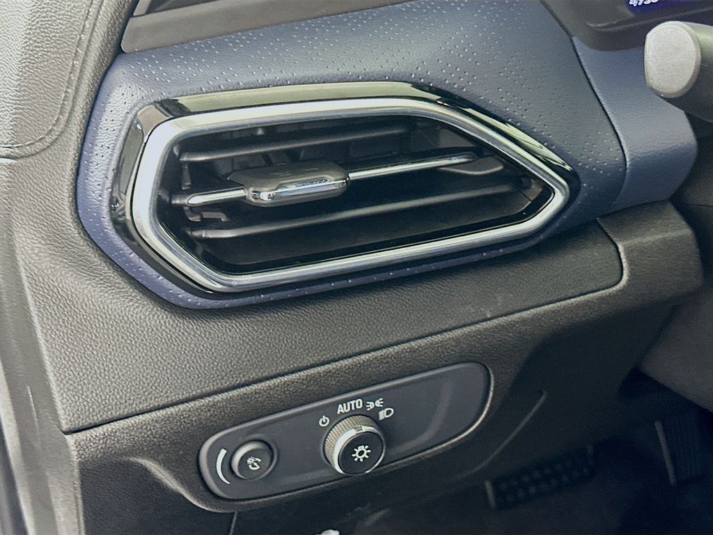 Thumbnail: 2022 Chevrolet Bolt EV - 10