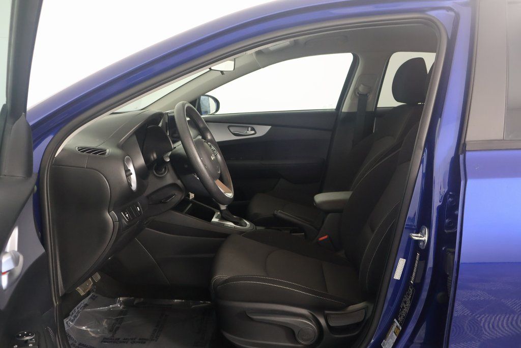 Thumbnail: 2023 Kia Forte - 8