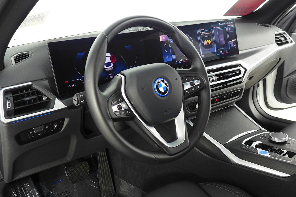Thumbnail: 2023 BMW i4 - 31