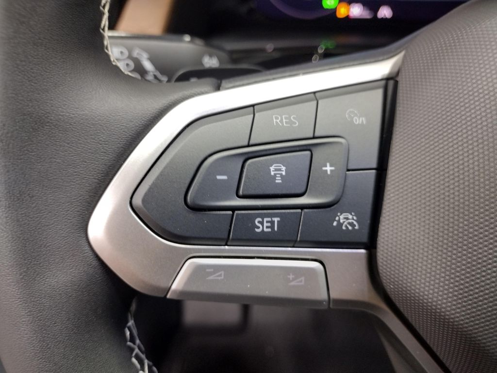 2025 Volkswagen Atlas 2.0T SE