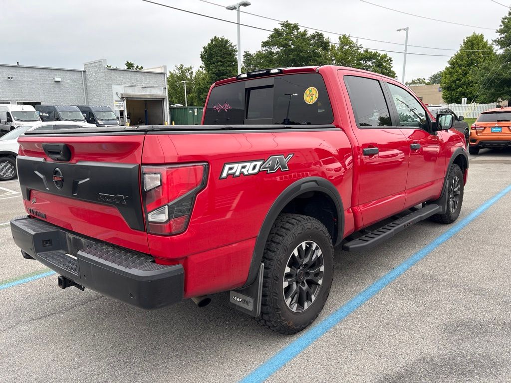 2021 Nissan Titan — photo 11
