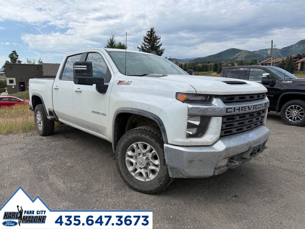 Summit White 2022 Chevrolet Silverado 2500HD Pickup Truck Four-Wheel Drive Automatic