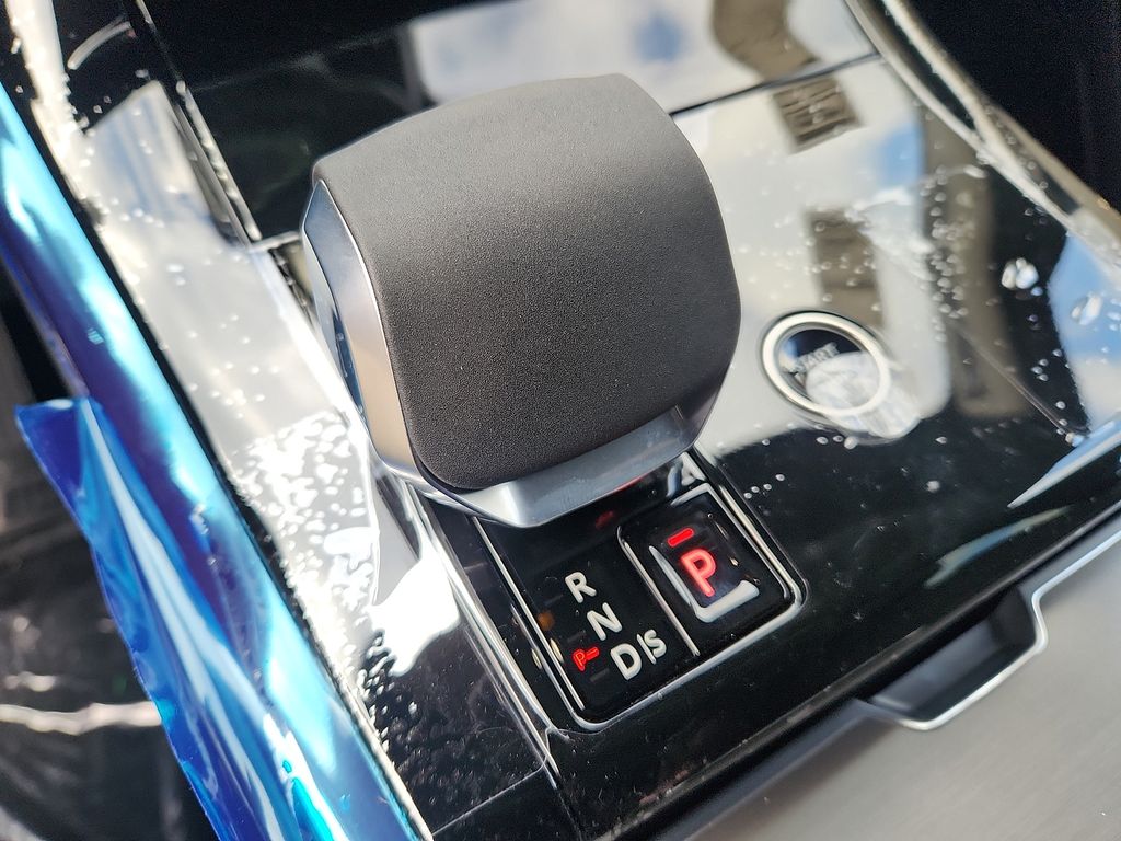 Thumbnail: 2026 Land Rover Range Rover Sport - 7