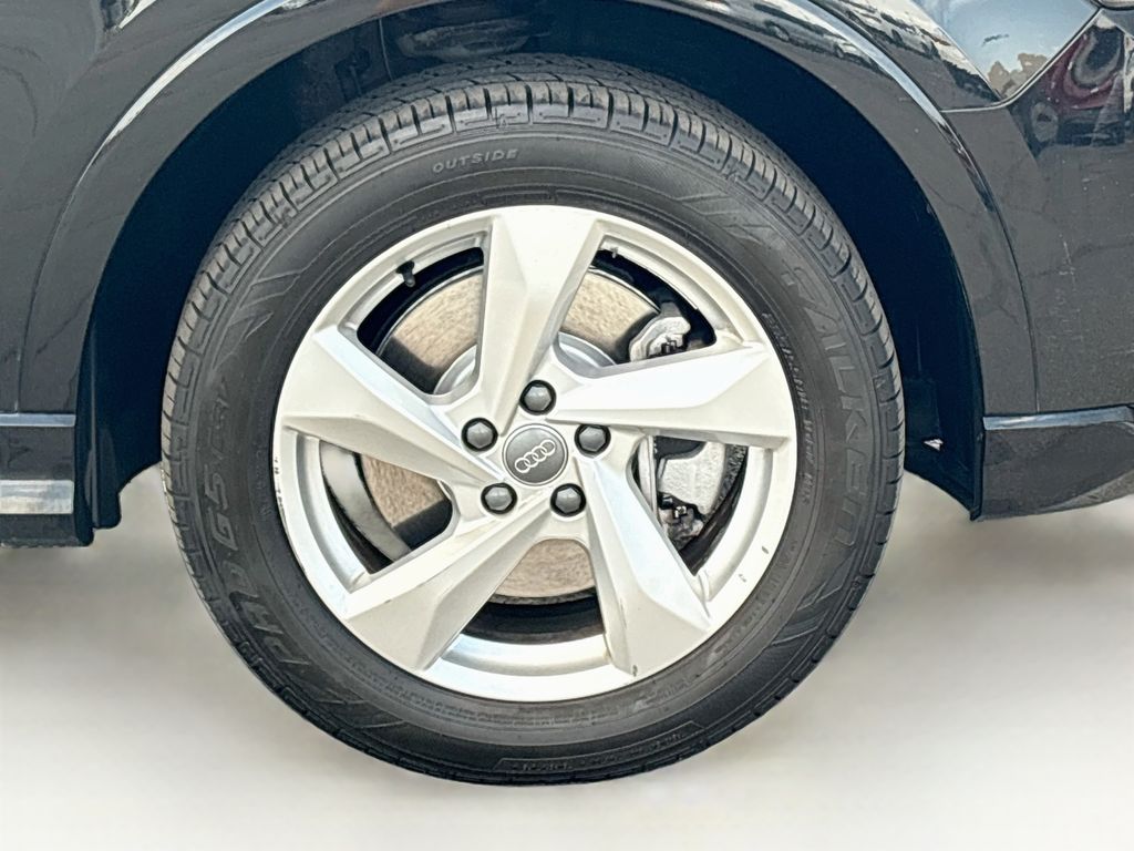Thumbnail: 2020 Audi Q3 - 32