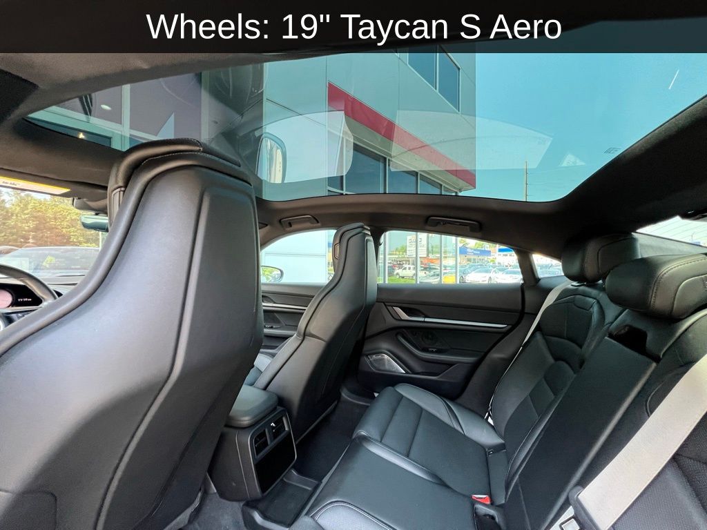 2022 Porsche Taycan 4S photo