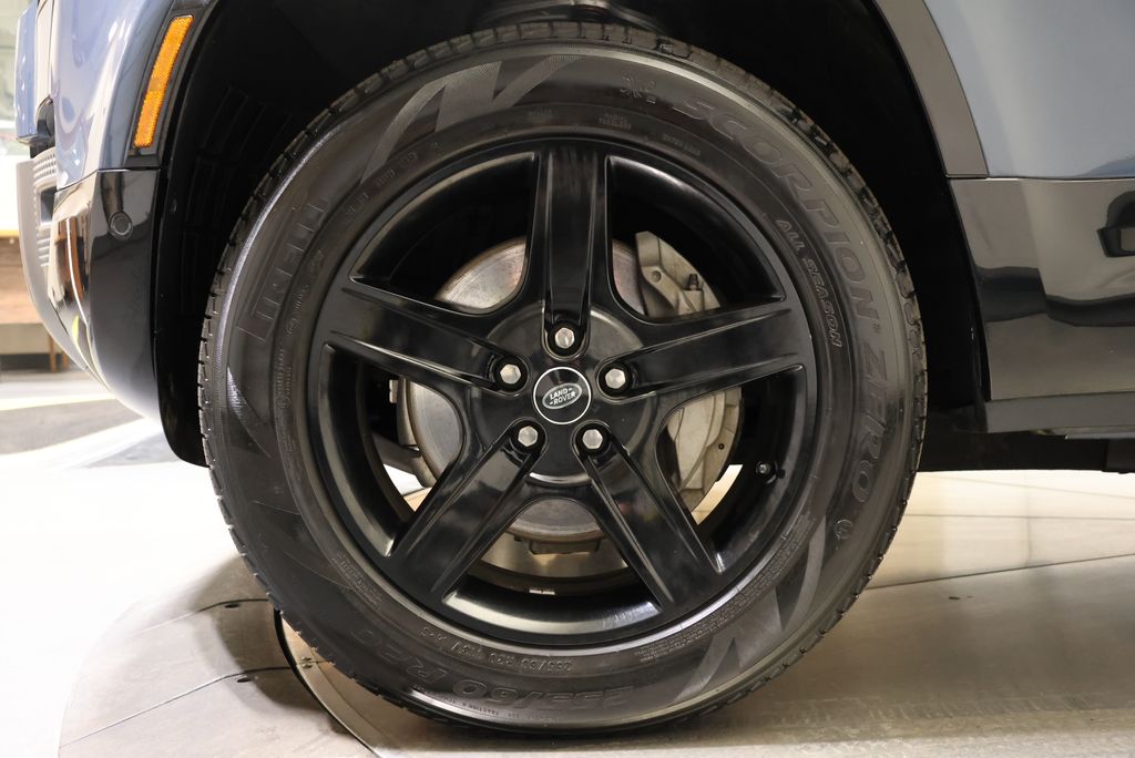 Thumbnail: 2022 Land Rover Defender - 9