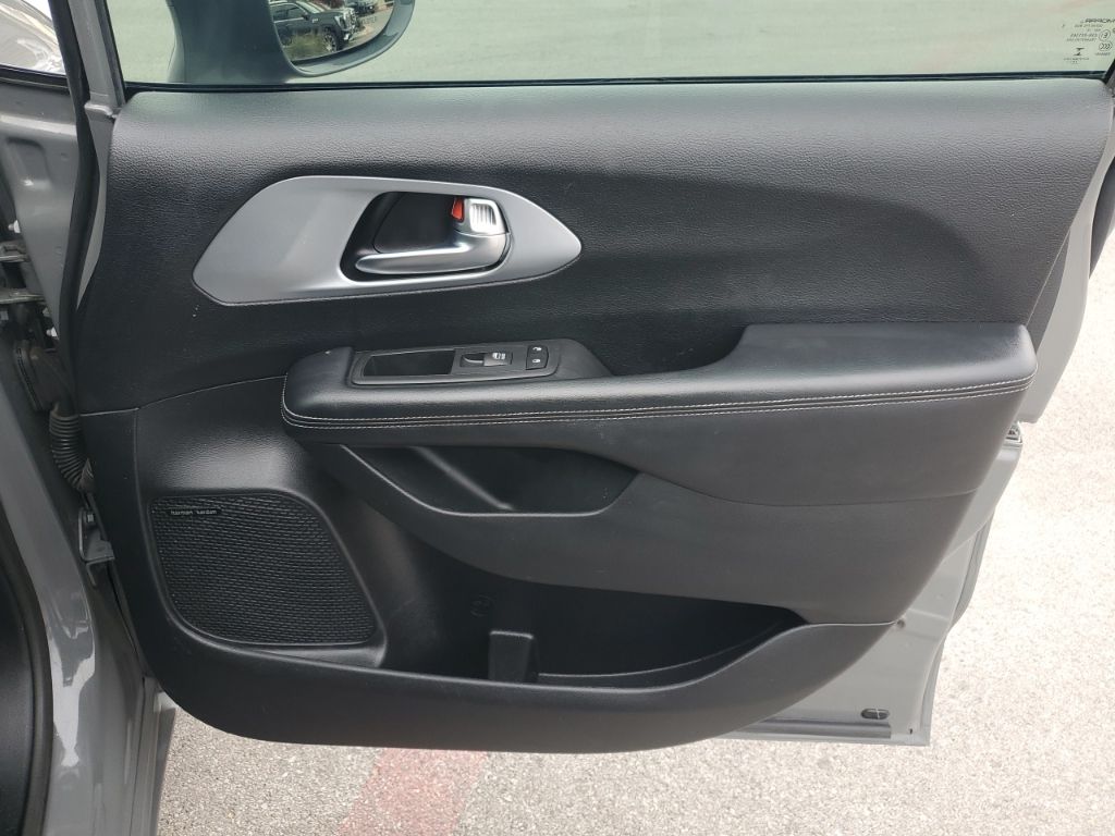 Used Car 2020 Chrysler Pacifica  Touring L Plus For Sale Under $25,000 In Austin, Texas