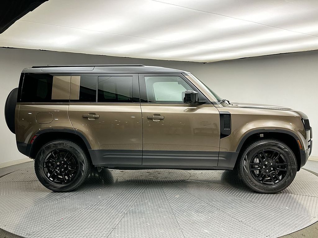 Thumbnail: 2026 Land Rover Defender - 4