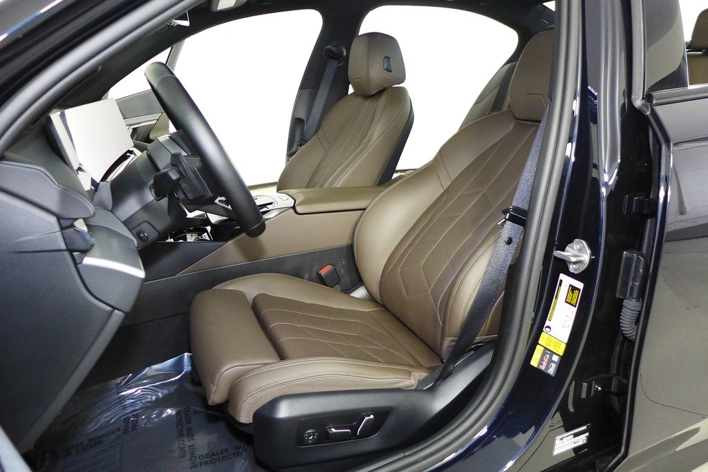 Thumbnail: 2024 BMW i5 - 21