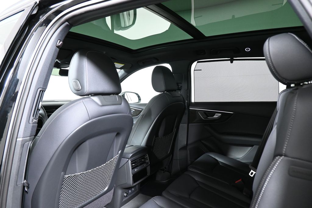 Thumbnail: 2026 Audi Q7 - 25