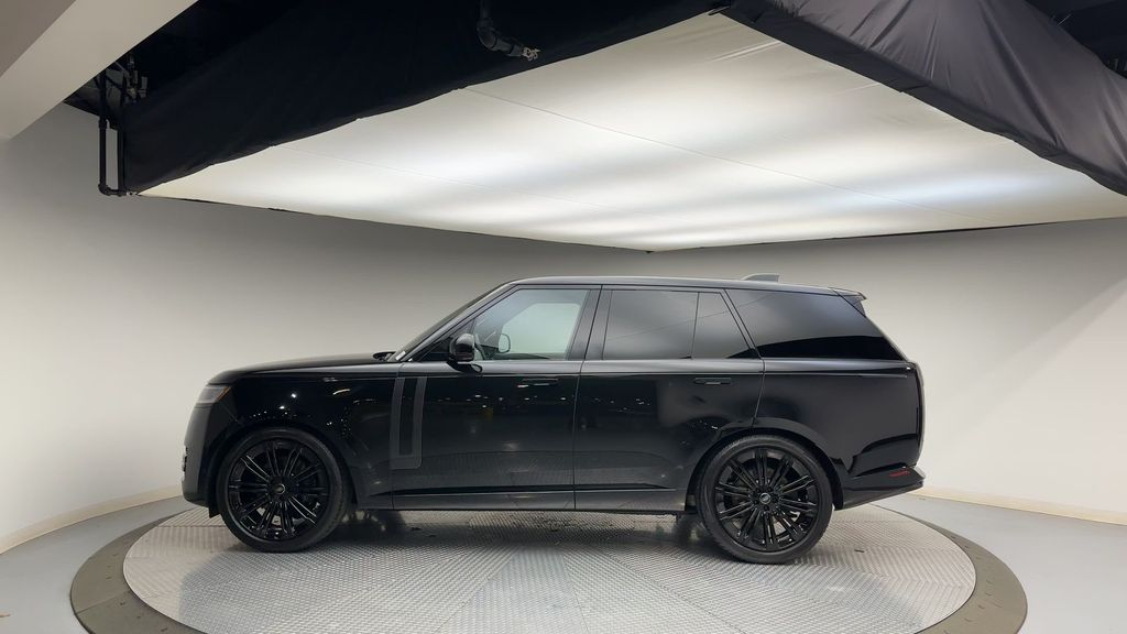 2023 Land Rover Range Rover SE 5