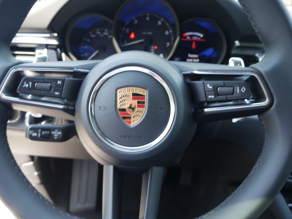 Thumbnail: 2026 Porsche Macan - 31