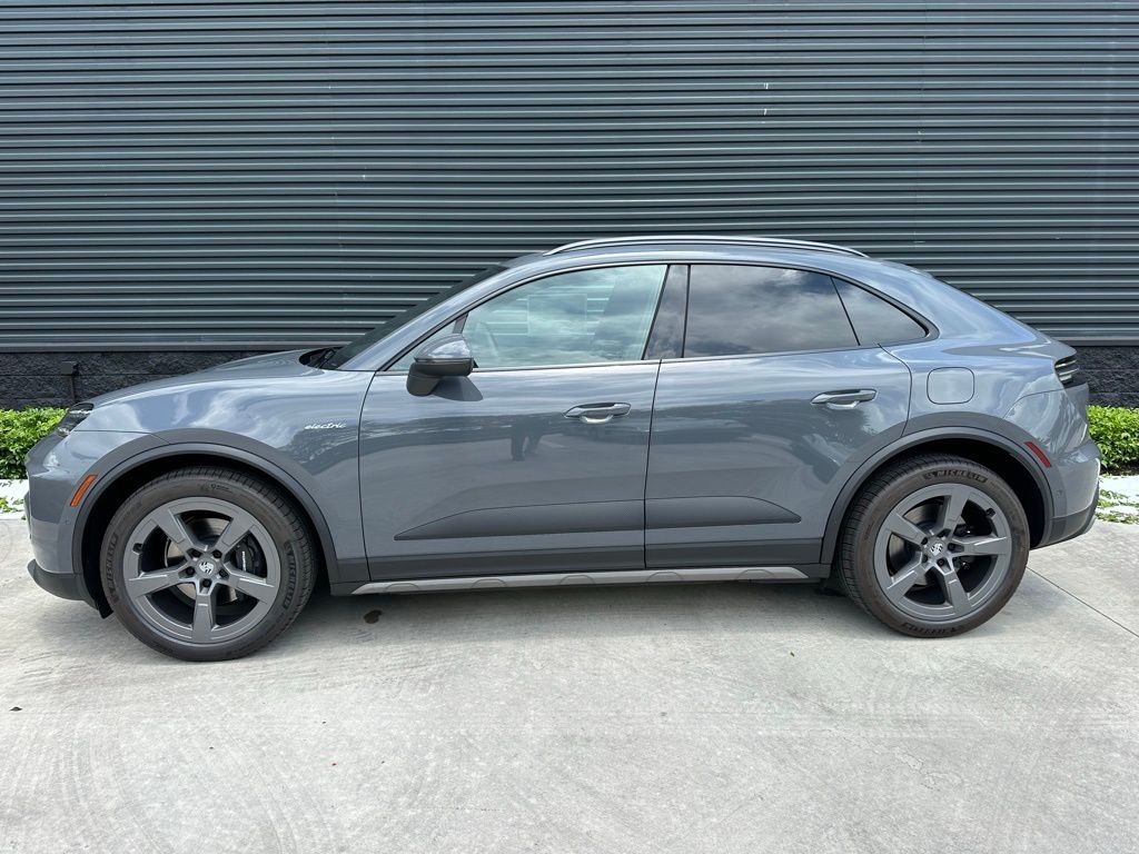 Thumbnail: 2025 Porsche Macan - 2