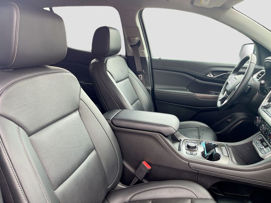 Used 2023 White GMC SLT image 30