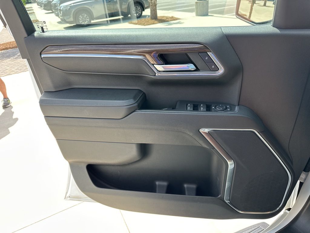2023 Summit White Chevrolet Silverado 1500 LT Trail Boss 4X4 Truck