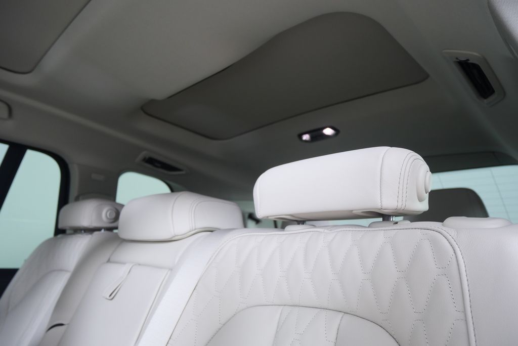 Thumbnail: 2026 BMW X7 - 16