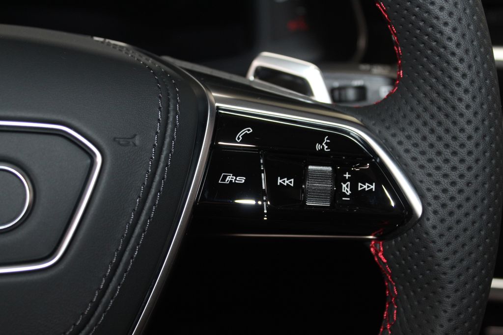 Thumbnail: 2026 Audi RS 6 - 32