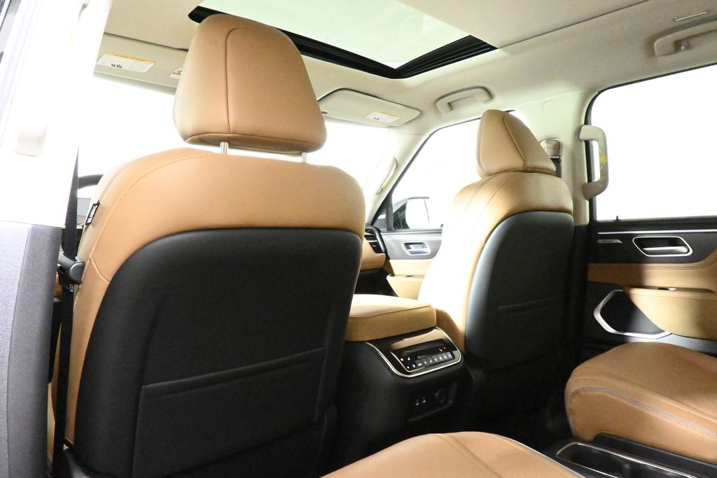 Thumbnail: 2026 INFINITI QX80 - 32