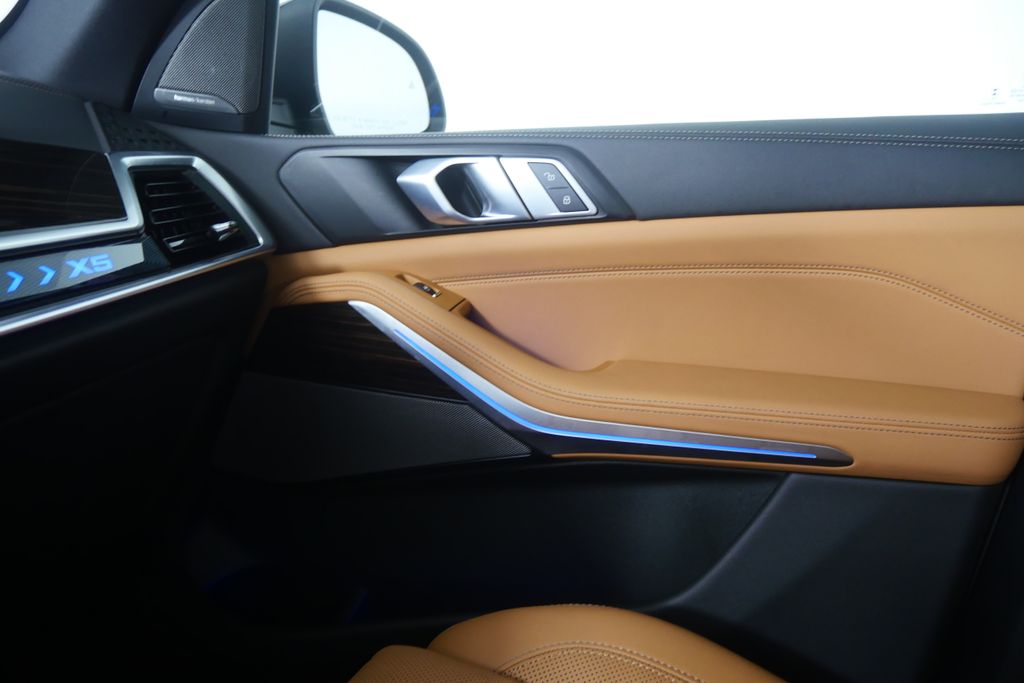 Thumbnail: 2026 BMW X5 - 28