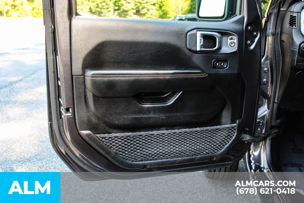 Used 2025 Gray Jeep Sahara image 38