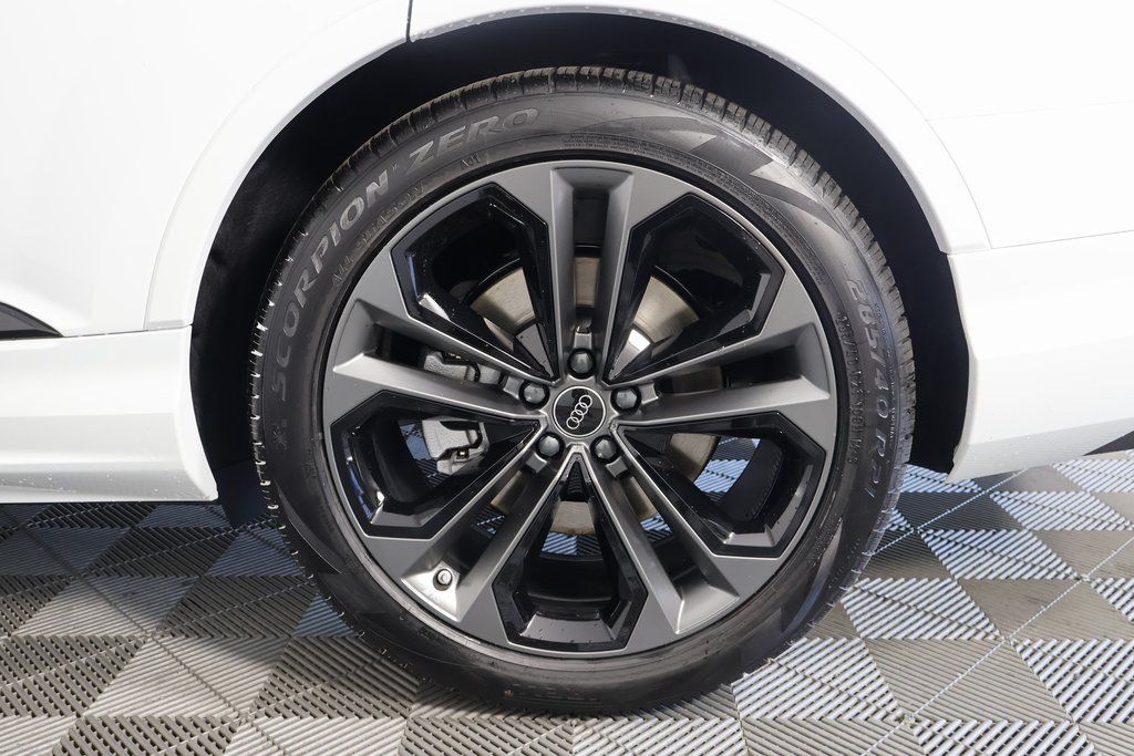 Thumbnail: 2026 Audi Q7 - 10
