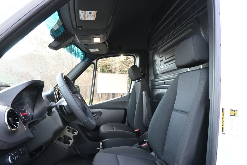 Thumbnail: 2025 Mercedes-Benz Sprinter - 14