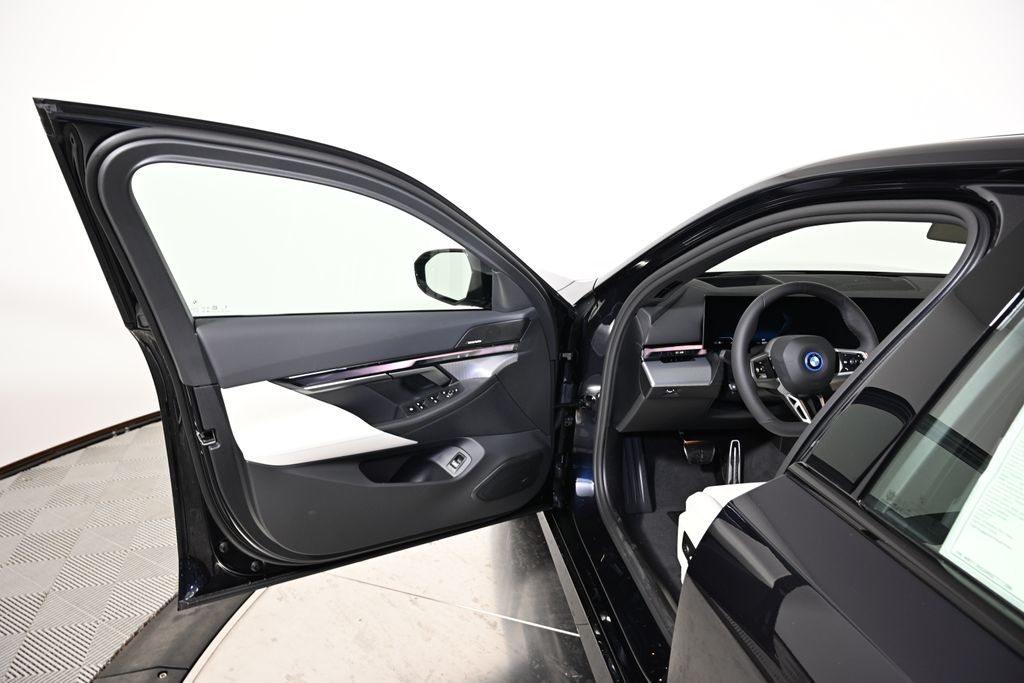 2025 BMW i5 xDrive40 21