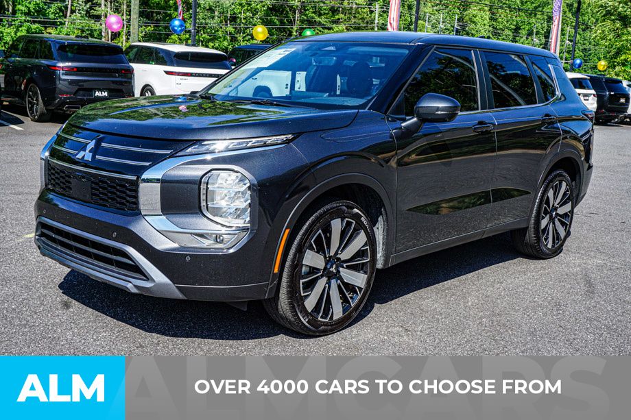Used 2025 Gray Mitsubishi SE image 3