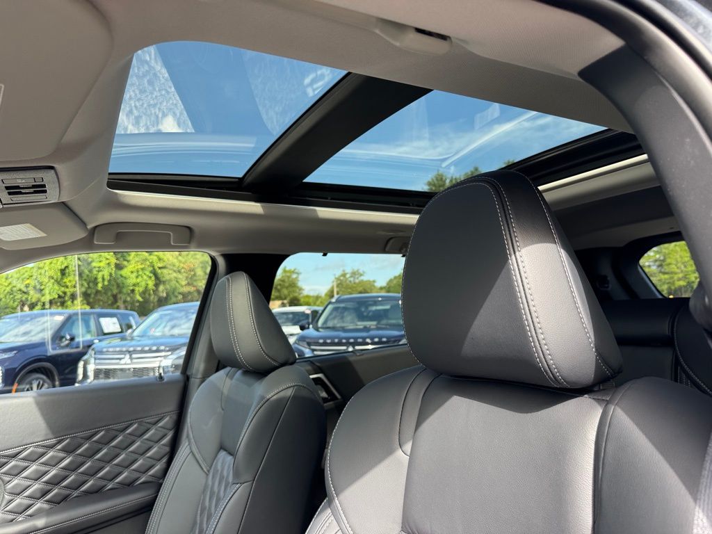2025 Mitsubishi Outlander PHEV SEL photo 23