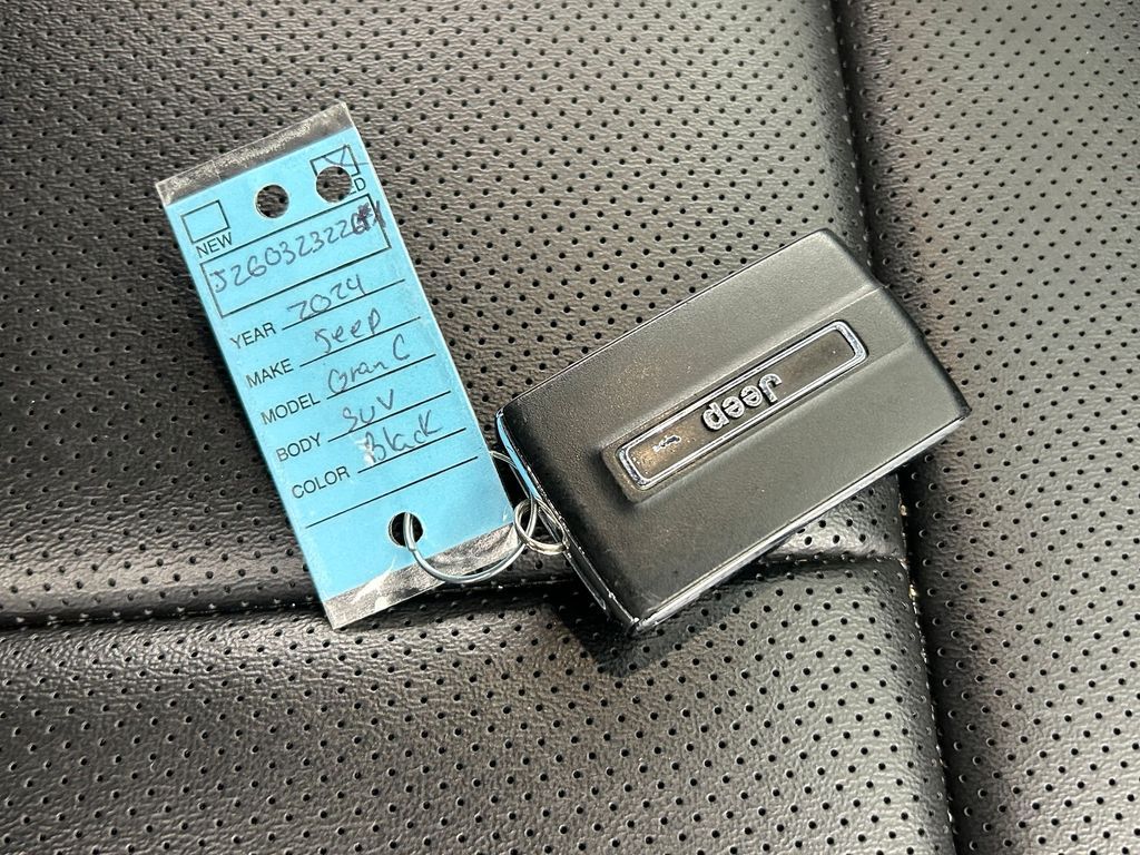 Used 2024 Diamond Black Crystal Pearlcoat Jeep Limited image 51