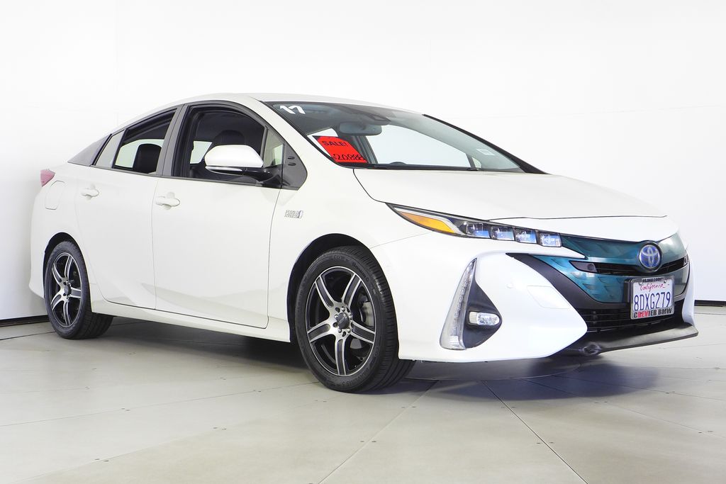 Thumbnail: 2017 Toyota Prius Prime - 4