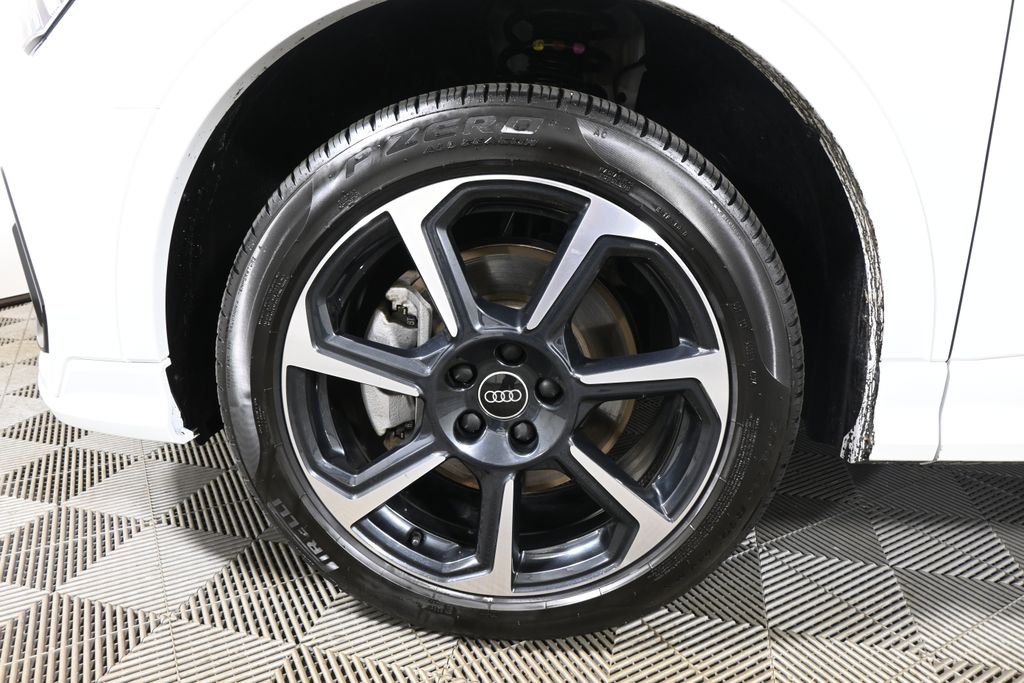 Thumbnail: 2025 Audi Q3 - 12