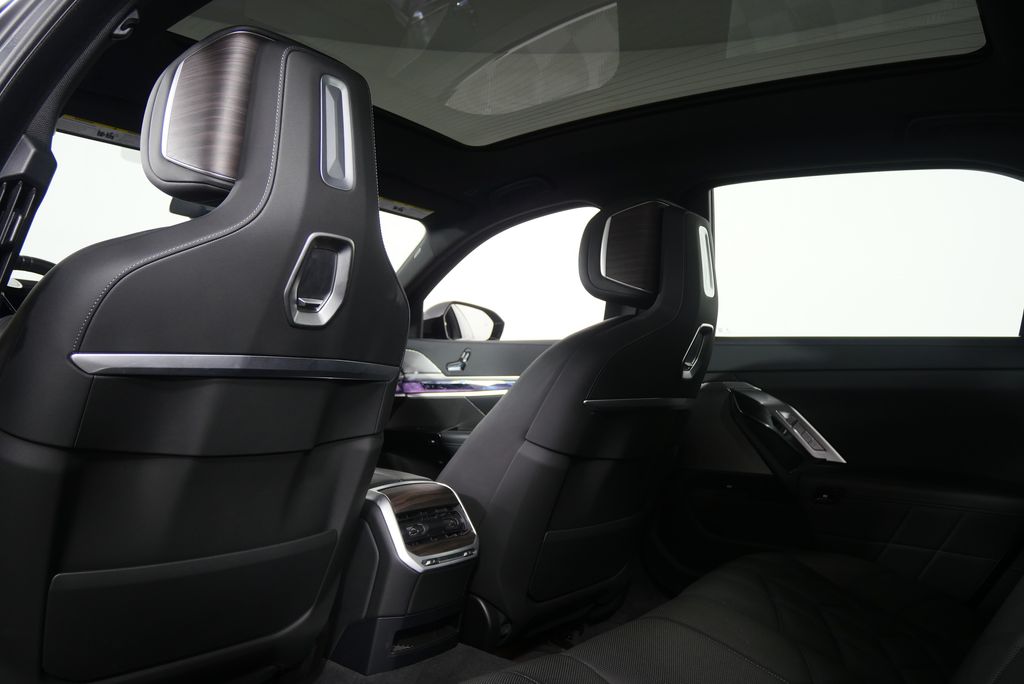 Thumbnail: 2024 BMW 7 Series - 18