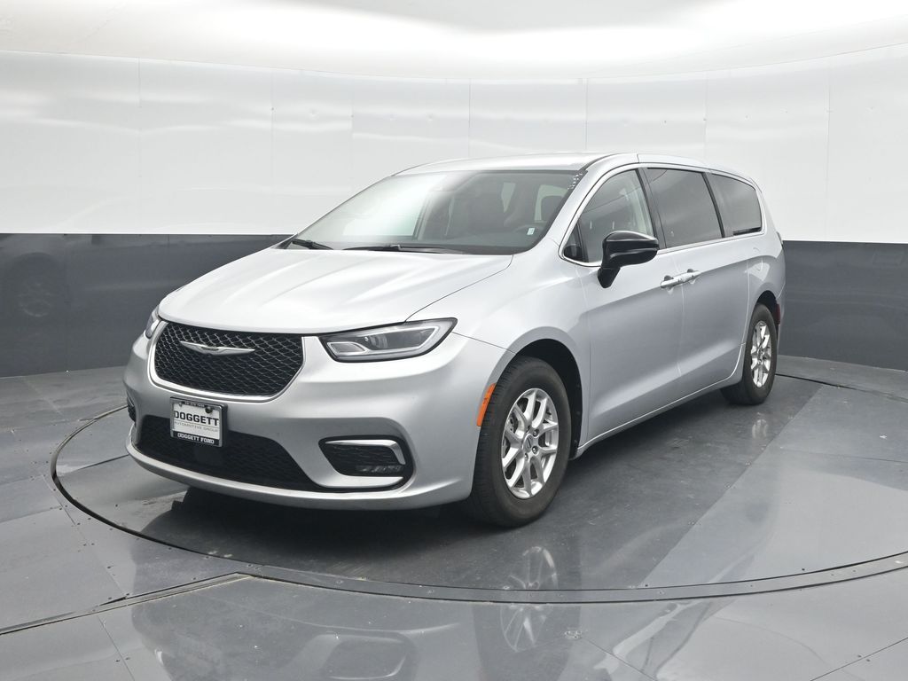Used 2024 Chrysler Pacifica Touring L